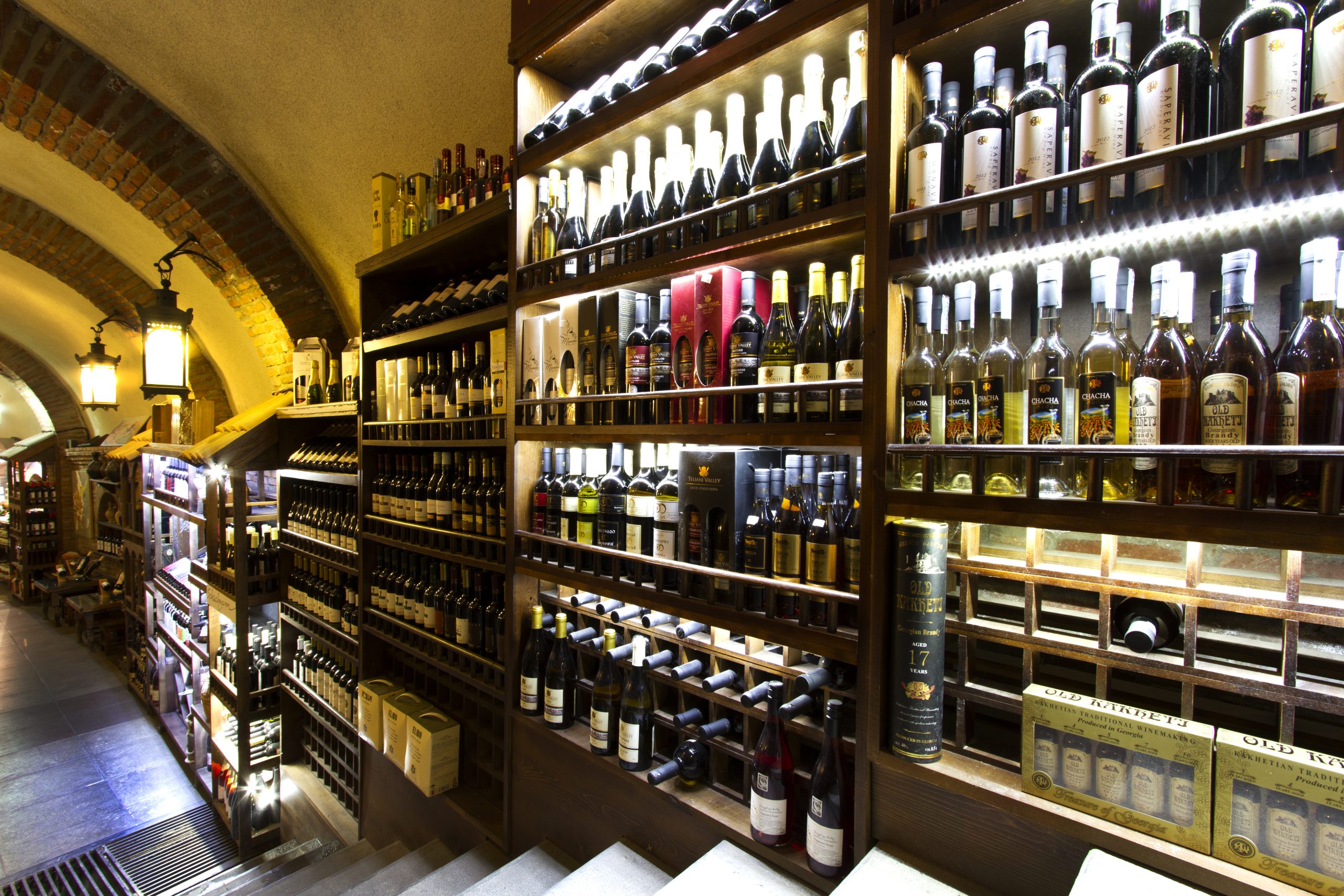 liquor-store-wine-street-building-travel-bar-shop-429767-pxhere.com
